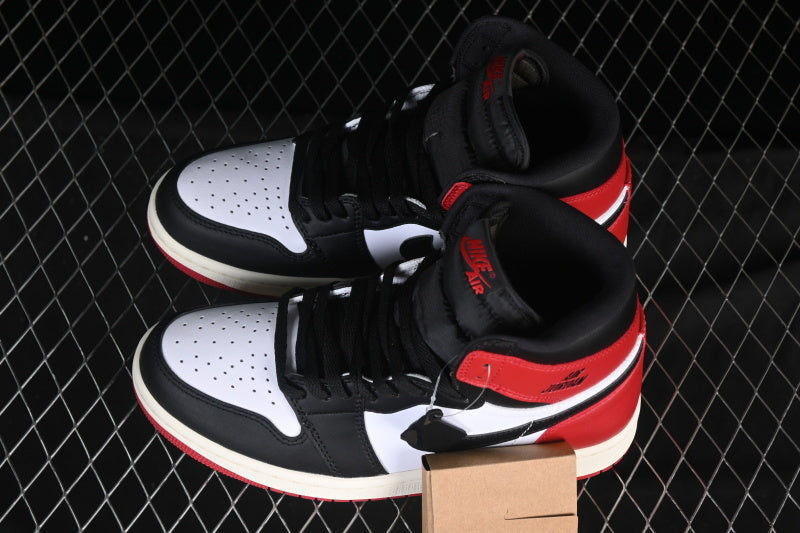Air Jordan 1 High OG "Black Toe"