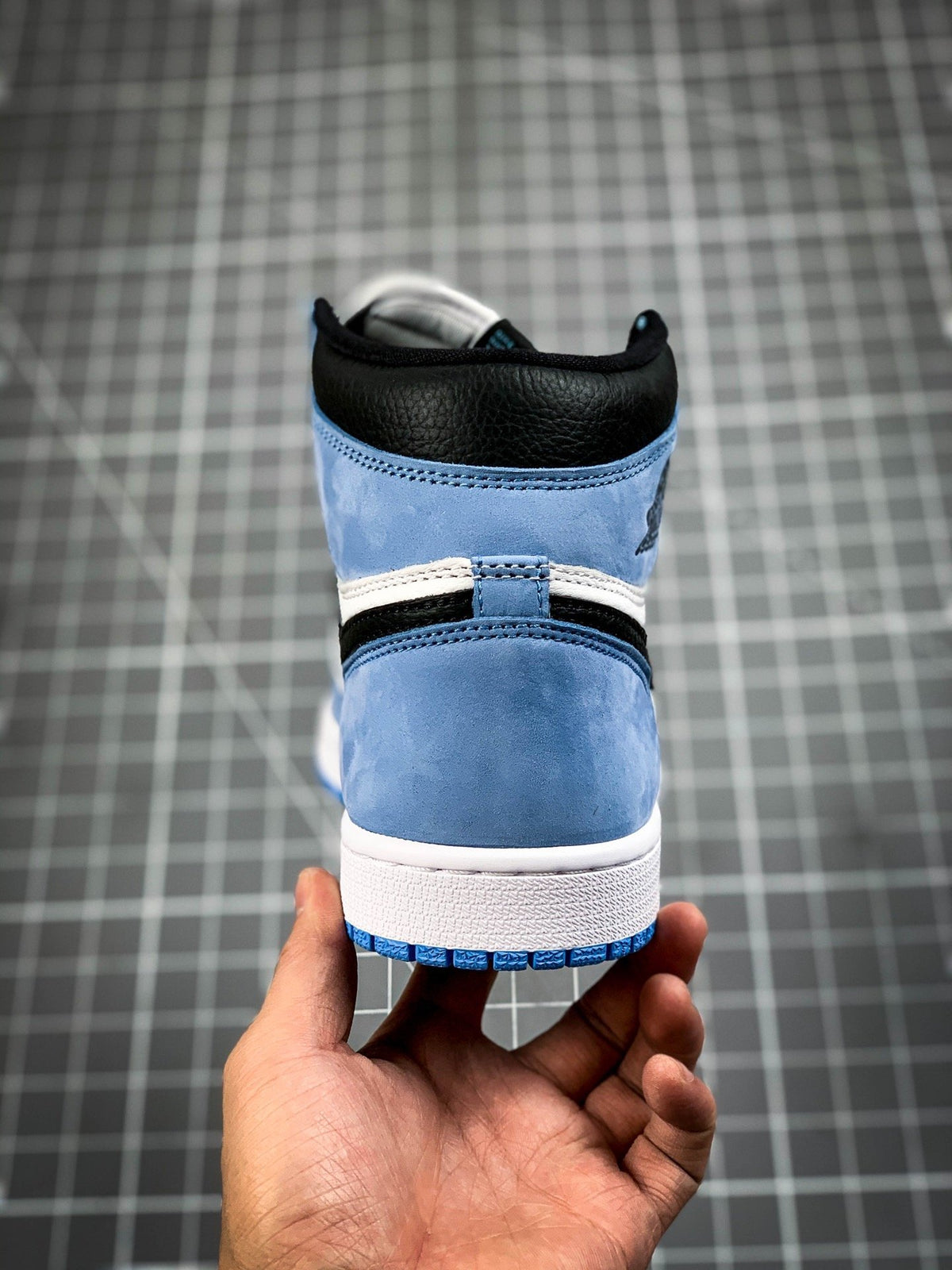 Air Jordan 1 High OG "University Blue"