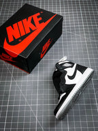 Air Jordan 1 Retro High OG "Black White"