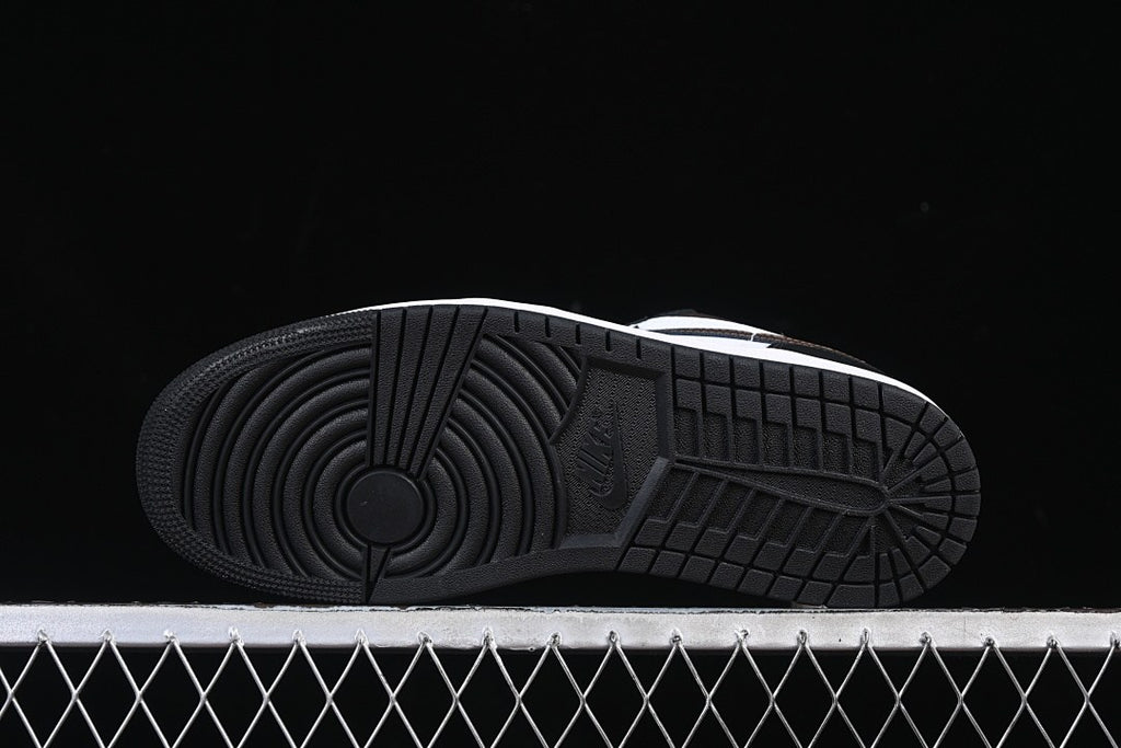 Air Jordan 1 Low Panda 4
