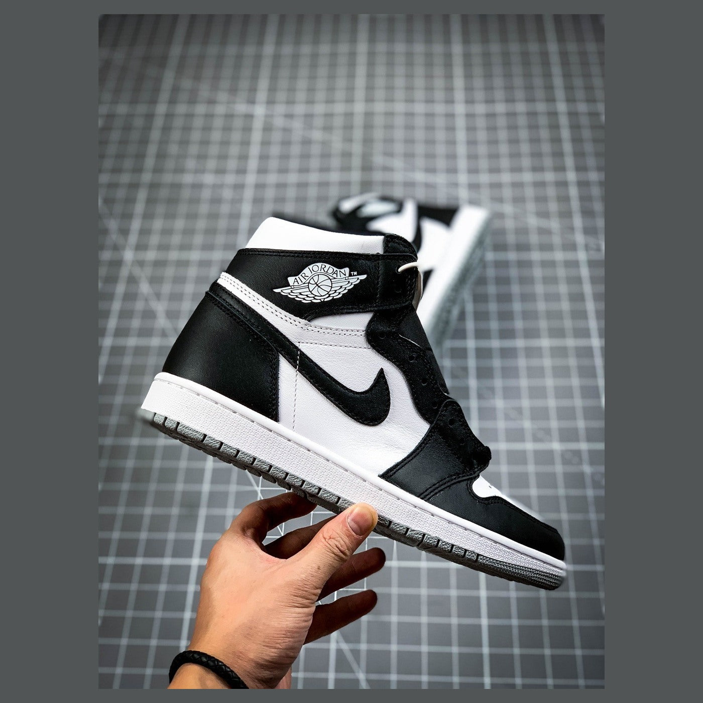 Air Jordan 1 Retro High OG Black White