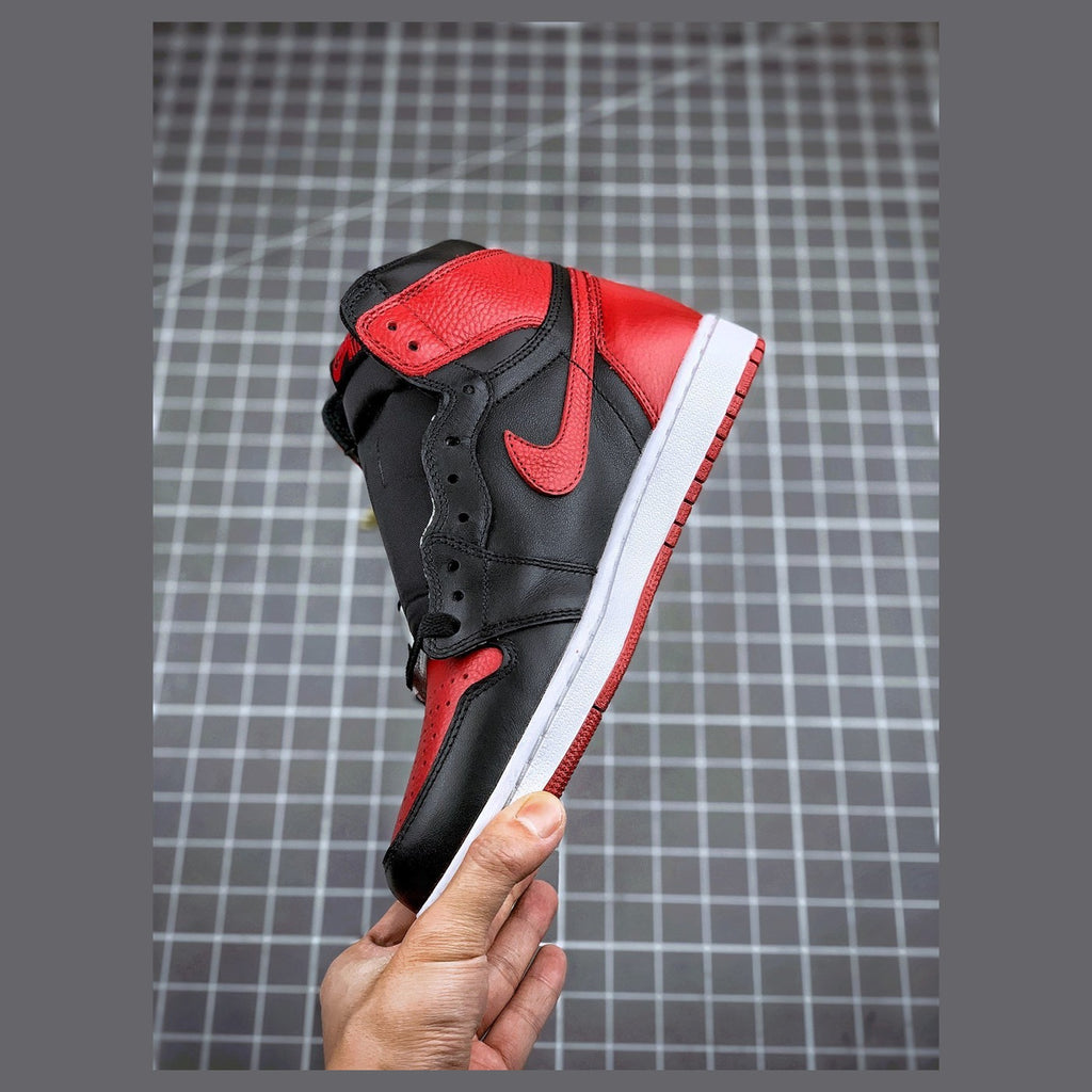 Air Jordan 1 Retro High OG Banned